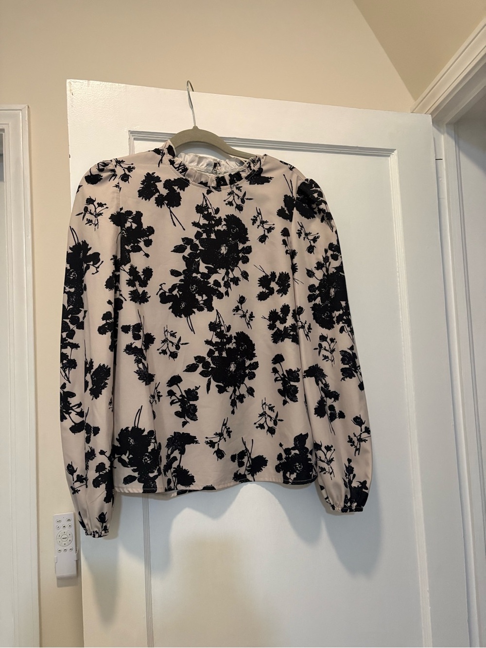 SHEIN Pale Pink Long Sleeve Floral Print Blouse